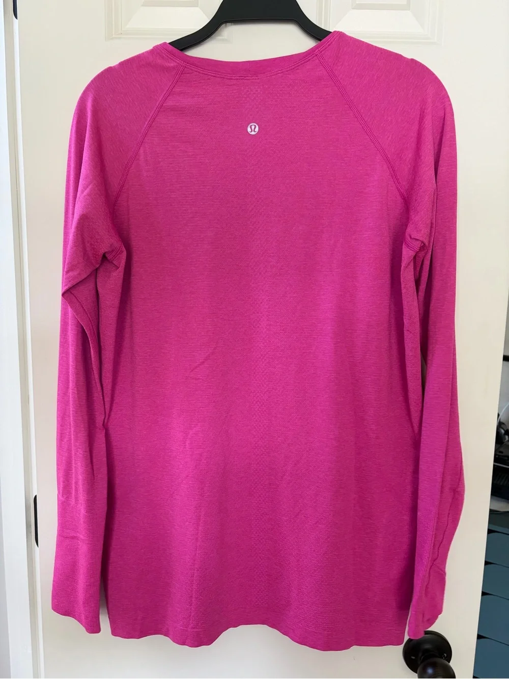 EUC Lululemon Long-Sleeve swiftly Crewneck Top in Hot Pink